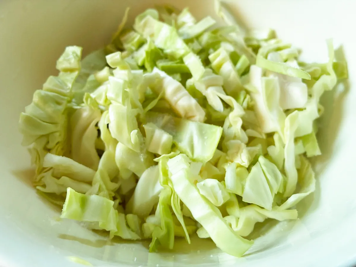 キャベツを切った後の場面（撮影：エニママ）