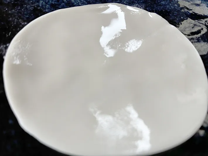 餃子の皮に水を塗った画像（撮影：エニママ）