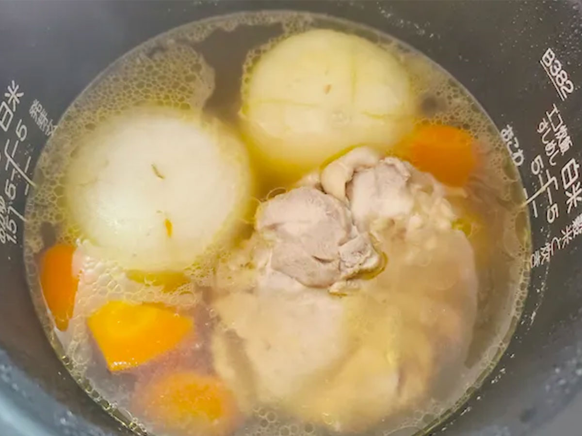 甘くてトロトロ新タマネギスープの写真(撮影:エニママ)