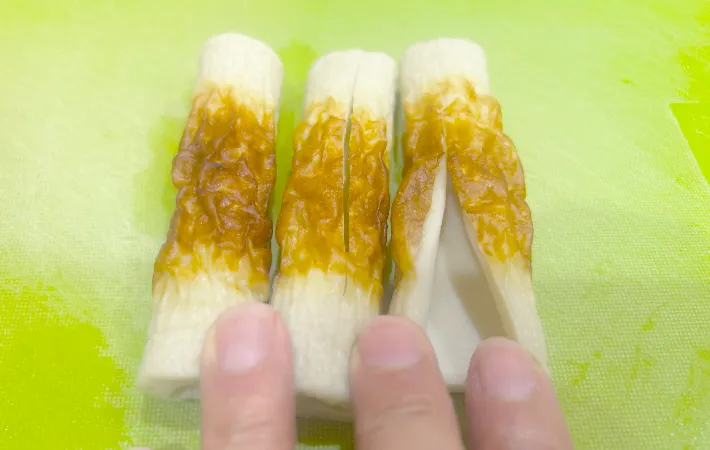 ちくわに切り込みを入れた画像（撮影：エニママ）