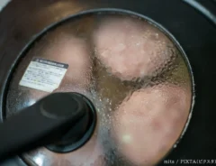 フライパンとフライパンの蓋の写真