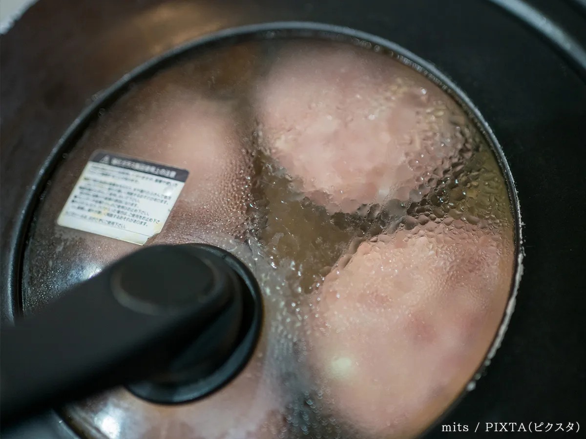 フライパンとフライパンの蓋の写真