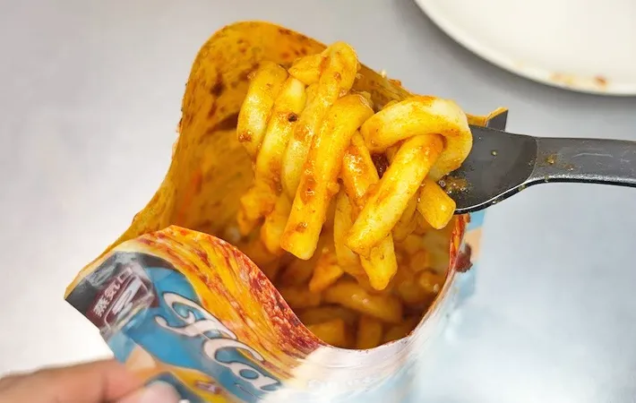 『ハコネーゼうどん』の完成写真（撮影：キジカク）