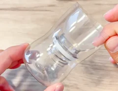 『R-1』の容器を重ねている写真（撮影：キジカク）