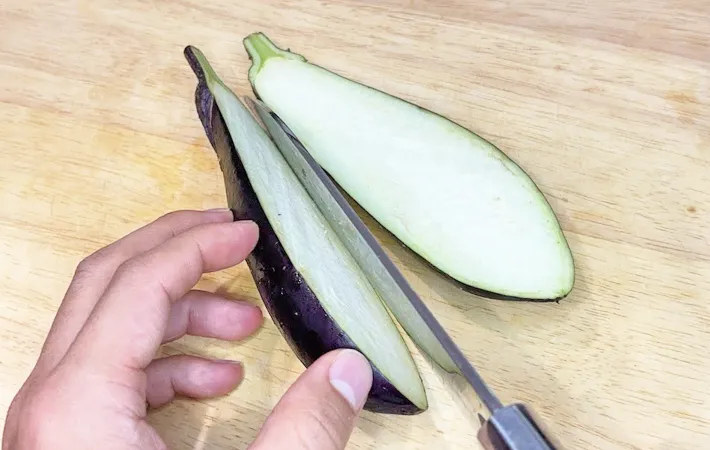 『ナスのヘタの取り方』の写真（撮影：キジカク）