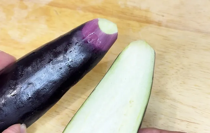 『ナスのヘタを取った』写真（撮影：キジカク）