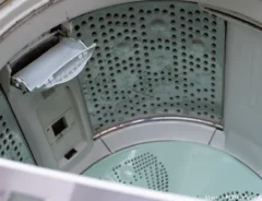 カビが生えた洗濯槽の写真