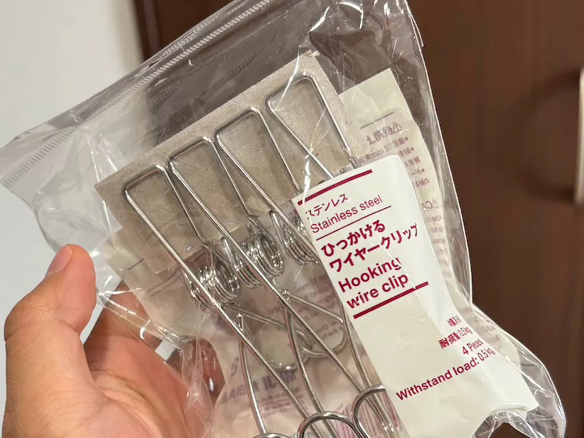 『ステンレスひっかけるワイヤークリップ』の写真（撮影：キジカク）