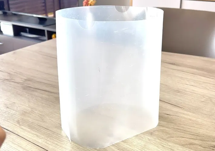 『クリアファイルで生ごみ箱』の完成写真（撮影：キジカク）