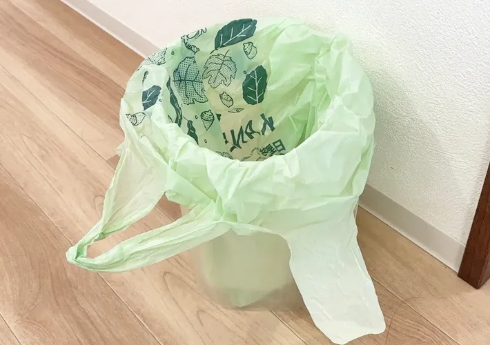 『クリアファイルで生ごみ箱』の完成写真（撮影：キジカク）