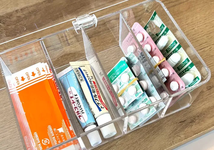 『透明収納ケース（フタ付、B）』で薬の収納をした写真（撮影：キジカク）