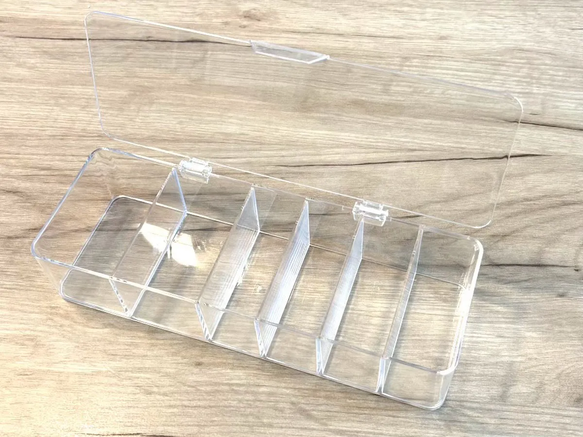 『透明収納ケース（フタ付、B）』の写真（撮影：キジカク）