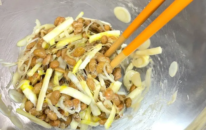 『焼き納豆』を作る写真（撮影：キジカク）