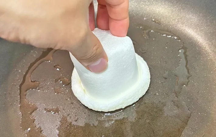 『きのこマシュマロ』を作る写真（撮影：キジカク）