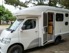 キャンピングカーの写真