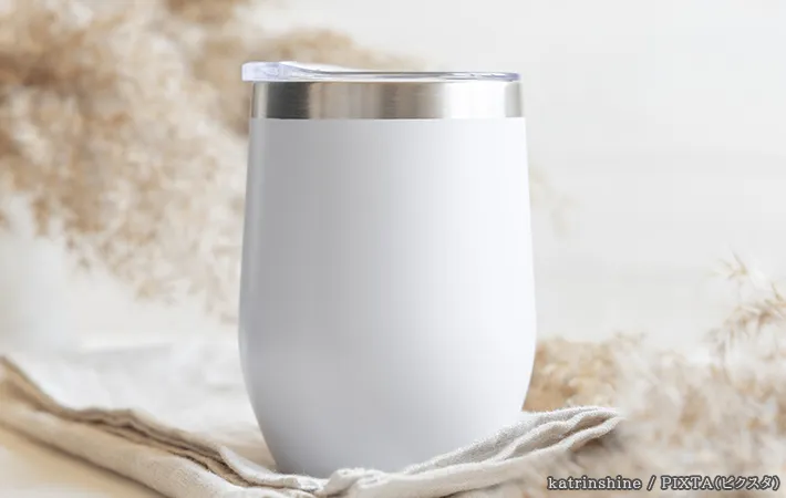 白いタンブラーの写真