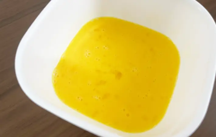 溶いた卵の画像（撮影：エニママ）