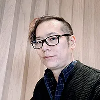 岡田さんの顔写真