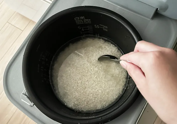 混ぜた炊飯前の米