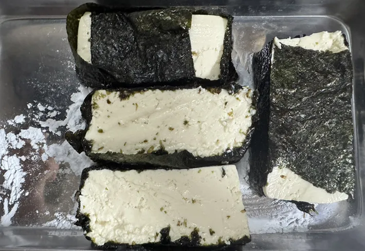 豆腐に片栗粉をまぶした写真（撮影：grape芸能編集部）