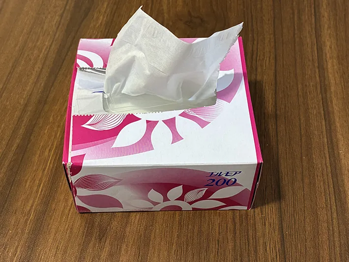 半分に組み合わせたボックスティッシュの写真（撮影：grapeライフハック編集部）