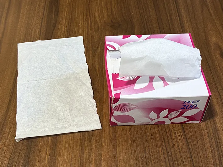 半分に組み合わせたボックスティッシュの写真（撮影：grapeライフハック編集部）