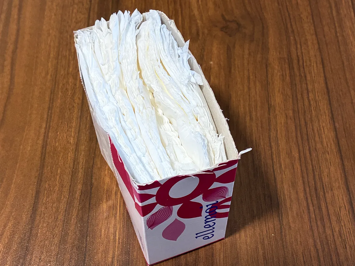 切ったティッシュの写真（撮影：grapeライフハック編集部）