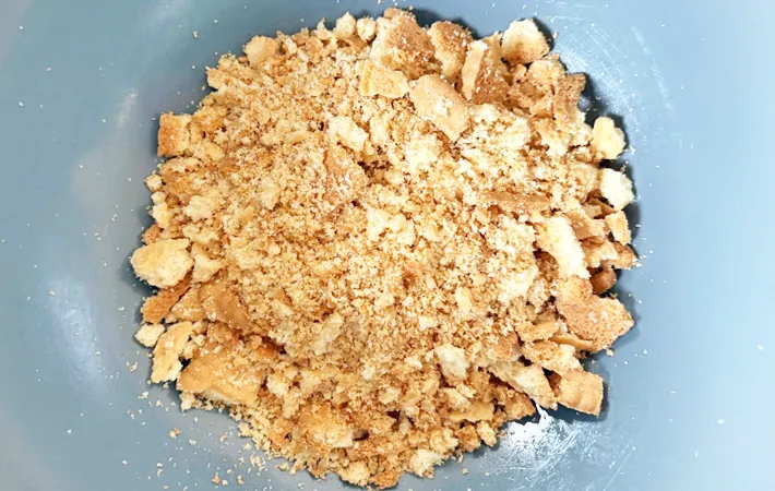 『チョコパイでチョコタルトケーキ』を作る写真（撮影：エニママ）