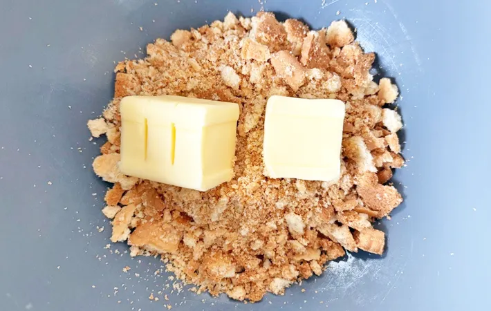 『チョコパイでチョコタルトケーキ』を作る写真（撮影：エニママ）