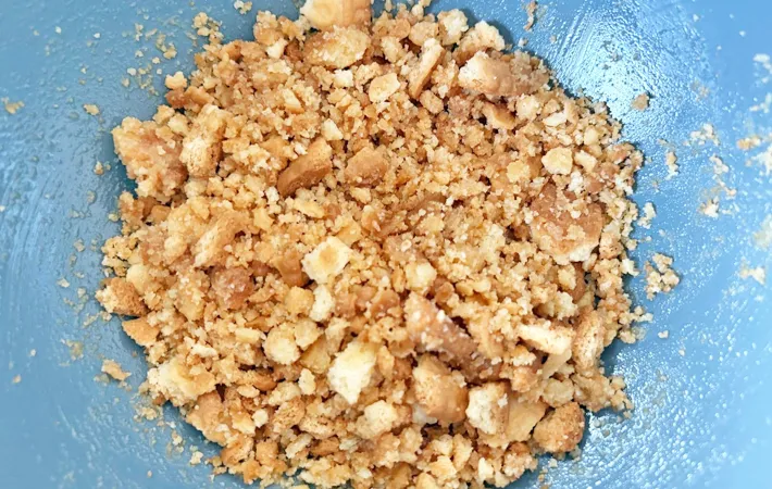 『チョコパイでチョコタルトケーキ』を作る写真（撮影：エニママ）