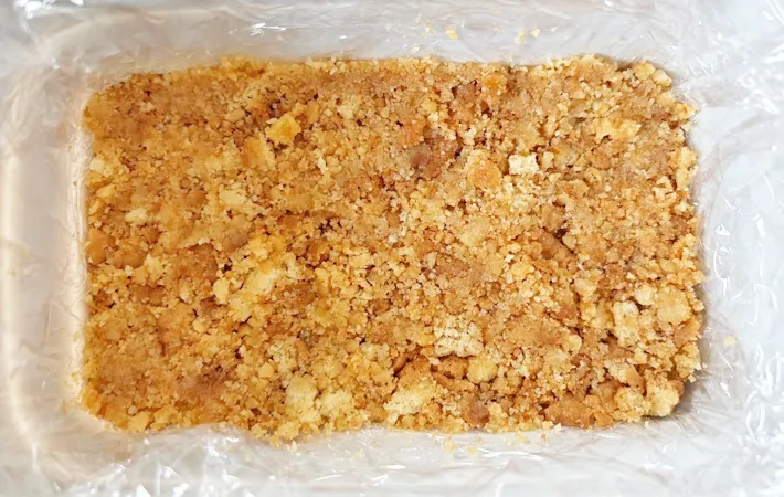 『チョコパイでチョコタルトケーキ』を作る写真（撮影：エニママ）