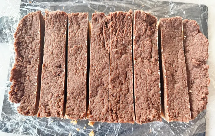 『チョコパイでチョコタルトケーキ』を作る写真（撮影：エニママ）