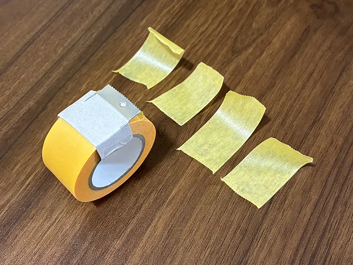 ラップの刃を取りつけたマスキングテープの写真（撮影：grapeライフハック編集部）
