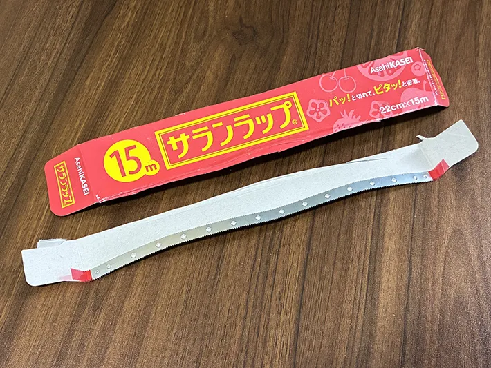 切り取ったラップの空き箱の写真（撮影：grapeライフハック編集部）