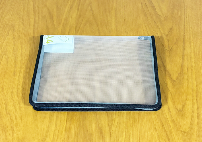 ファスナーケースの写真（撮影：grapeライフハック編集部）