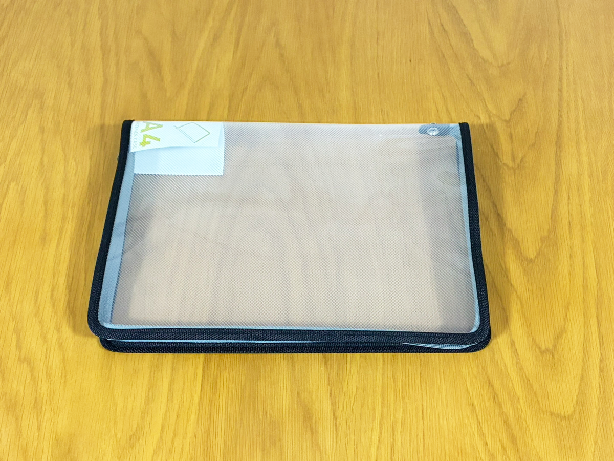 ファスナーケースの写真（撮影：grapeライフハック編集部）