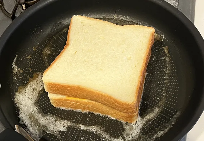 食パンを焼いている写真（撮影：grapeフード編集部）