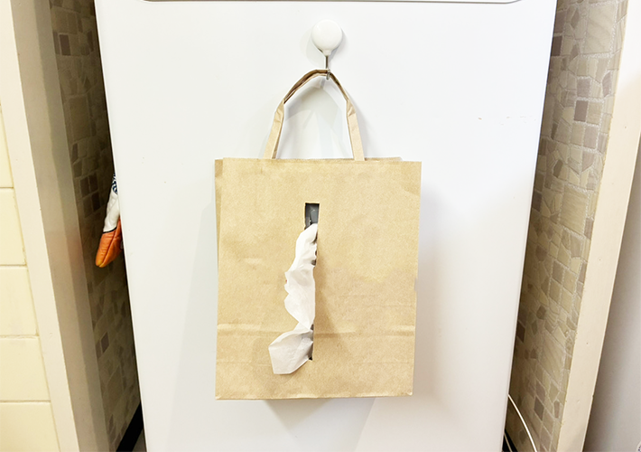 紙袋の活用写真（撮影：grapeライフハック編集部）