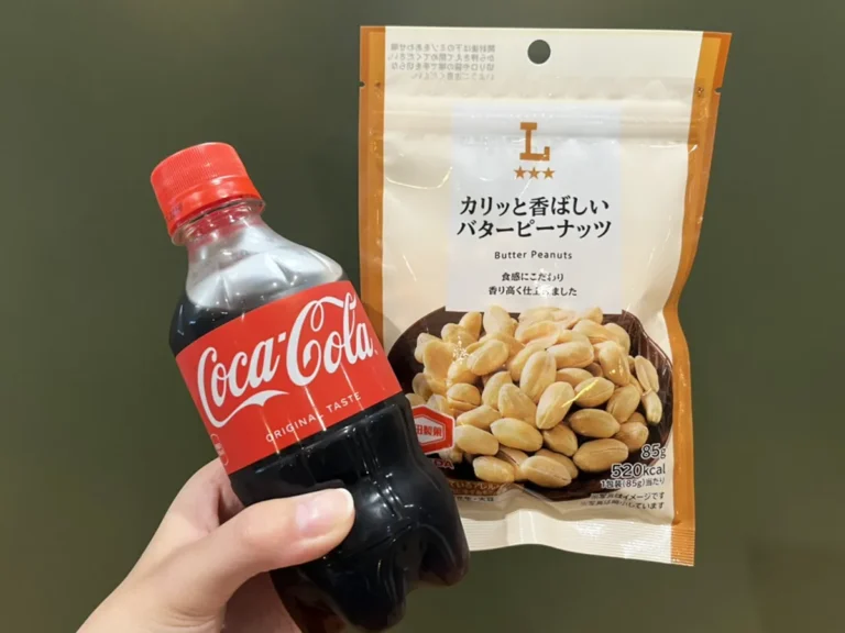 コーラとピーナッツの写真（撮影：grapeフード編集部）
