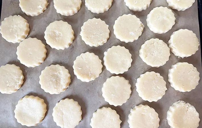 生地を型抜きした画像（撮影:エニママ）　