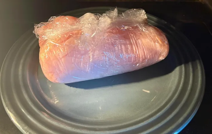 電子レンジで加熱する画像（撮影：エニママ）