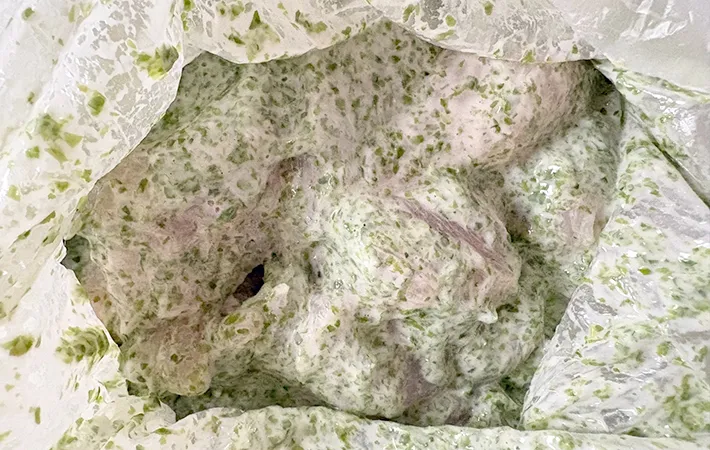 ささみを入れて揉み込んだ画像（撮影：エニママ）