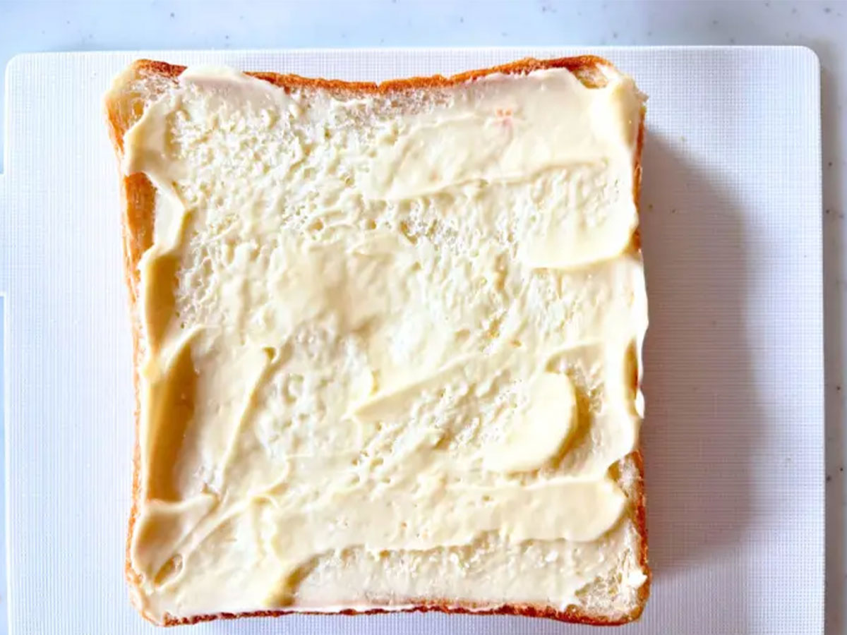 『サラダチキントースト』の写真（撮影：エニママ）