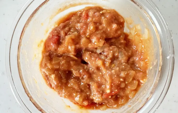 豚ひき肉を加えて混ぜた画像（撮影：エニママ）