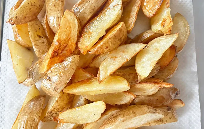 油を切っている画像（撮影:エニママ）