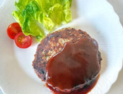 『牛脂入りハンバーグ』の写真（撮影：エニママ）