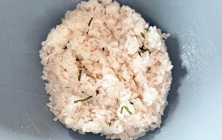 きざみ海苔も混ぜた画像（撮影：エニママ）