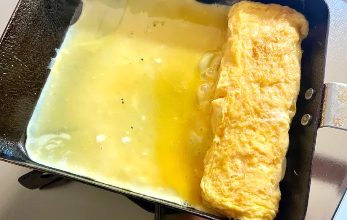 玉子焼き器で加熱中の写真（撮影:エニママ）