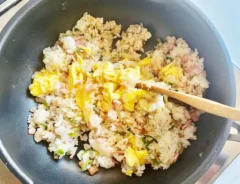 『焼肉のタレ』チャーハンの調理写真（撮影:エニママ）