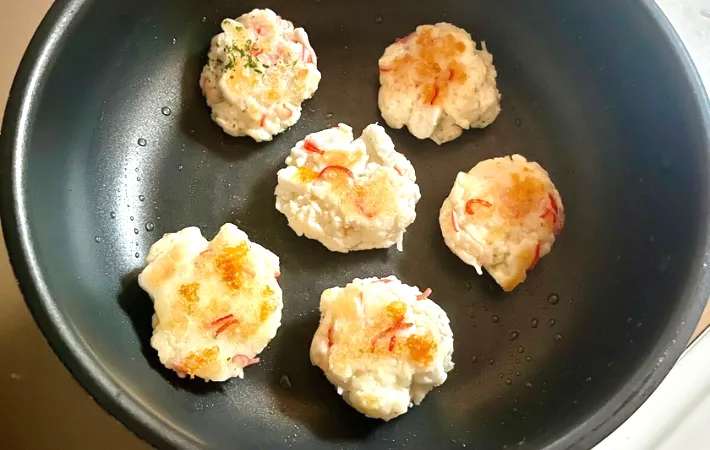 焼き色がつくまで焼く写真（撮影：エニママ）